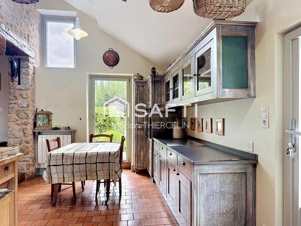 Superbe longère de 205m² habitables environ avec piscine et jardin soigné