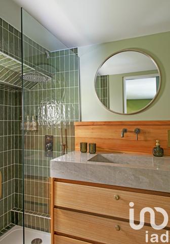 Péniche 6 pièces de 180 m² à Paris (75016)