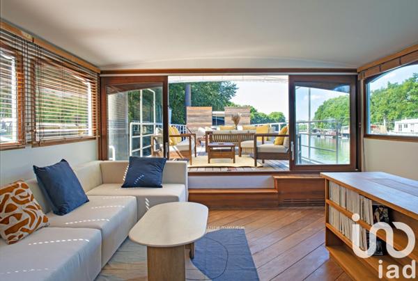 Péniche 6 pièces de 180 m² à Paris (75016)