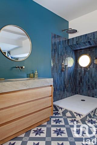 Péniche 6 pièces de 180 m² à Paris (75016)