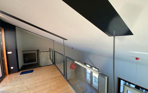 Immeuble à vendre    7 pièces • 333,08 m2 Lyon 4