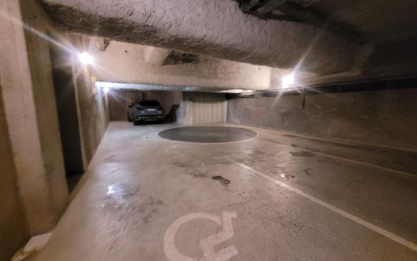 Immeuble à vendre    7 pièces • 333,08 m2 Lyon 4