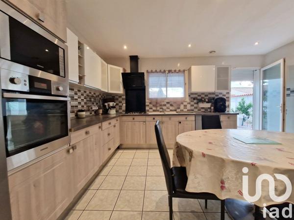 Maison 7 pièces de 215 m² à Pia (66380)