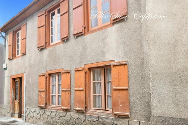 LUZ-SAINT-SAUVEUR (65), maison de village avec grand potentiel, 5 chambres, terrain et terrasse