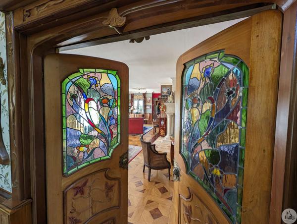 Situation dominante, Propriété avec maison d'amis