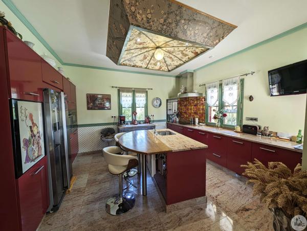Situation dominante, Propriété avec maison d'amis
