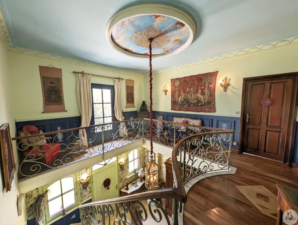 Situation dominante, Propriété avec maison d'amis