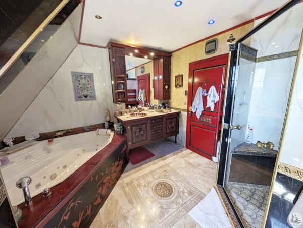 Situation dominante, Propriété avec maison d'amis