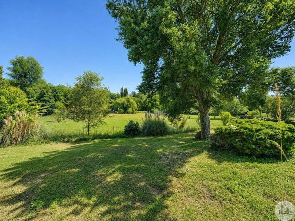 Charmante longére en pierre sur plus d'un hectare