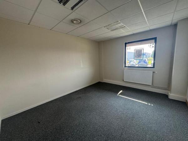 Bureau à Louer à PROUVY 1230 €