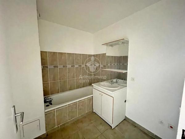 Location                                                      Appartement
                        
                     4 pièces                      91 m2                     à Rouen