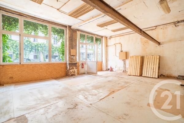 Appartement Atelier D'Artiste à vendre  2 pièces - 45,56 m 2   PARIS  - 75011