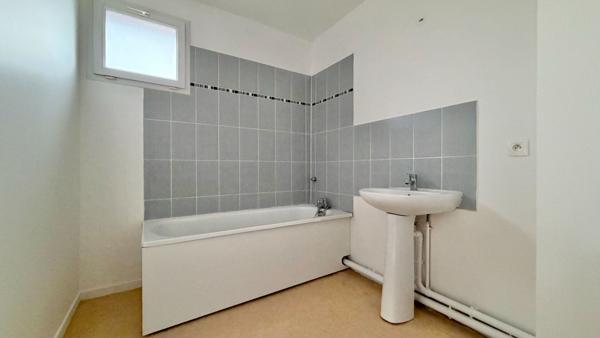 Appartement Corbeil Essonnes 2 pièce(s) 39.85 m2