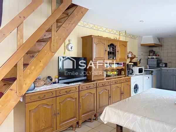 MAISON DE VILLE 97 M² - SECTEUR CENTRE VILLE MESLAY DU MAINE / 53170