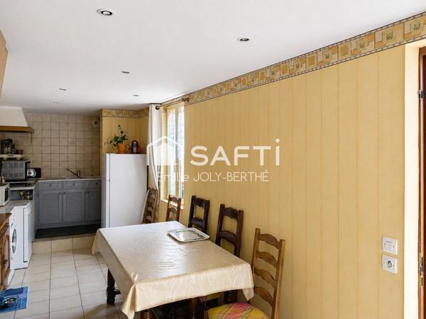 MAISON DE VILLE 97 M² - SECTEUR CENTRE VILLE MESLAY DU MAINE / 53170