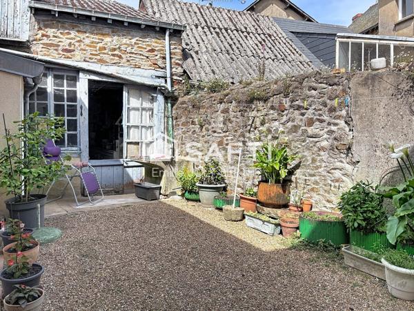 MAISON DE VILLE 97 M² - SECTEUR CENTRE VILLE MESLAY DU MAINE / 53170
