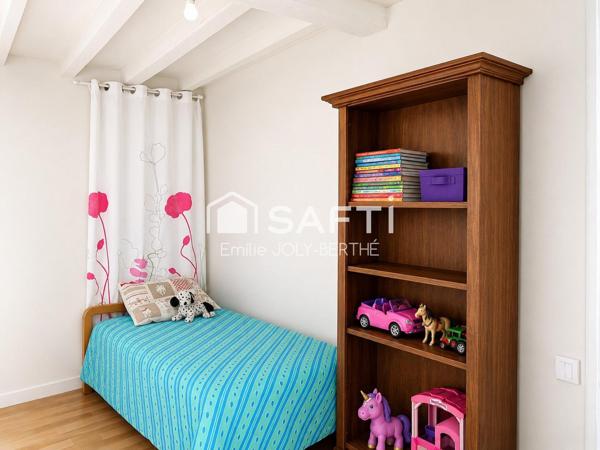 MAISON DE VILLE 97 M² - SECTEUR CENTRE VILLE MESLAY DU MAINE / 53170