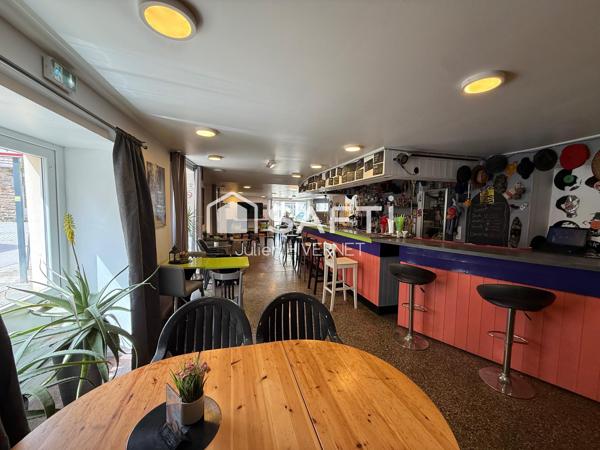 Immeuble mixte avec local commercial et ses deux duplex