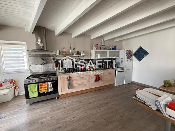 Immeuble mixte avec local commercial et ses deux duplex