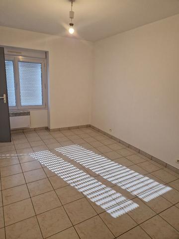 Appartement T3 spacieux en centre ville, Le champ saint pere 85540