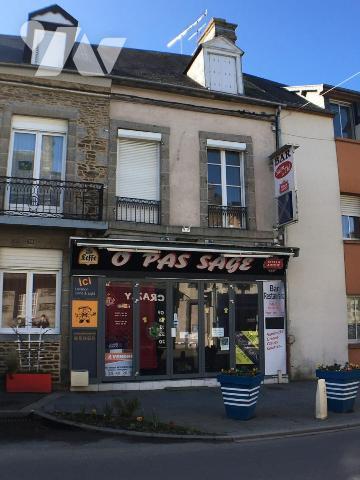 Immeuble à usage commercial et d'habitation