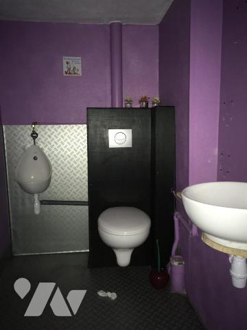 Immeuble à usage commercial et d'habitation