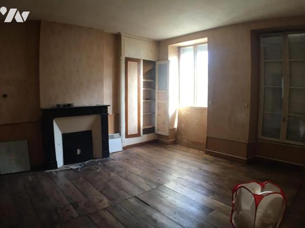 Immeuble à usage commercial et d'habitation