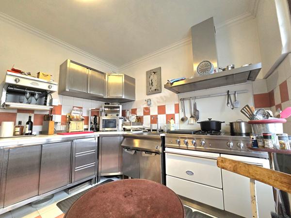 Maison Rosny Sous Bois 210 m2 demeure en plein centre ville proche gare RER E Rosny sous bois et Rosny Bois Perrier centre commercial et Metro