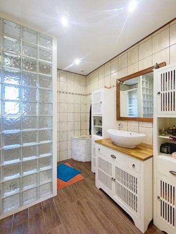 A vendre. Maison de plain pied, 3 chambres, garage, jardin, piscine hors sol, située à Moreilles, 10 minutes de Luçon et 40 minutes de La Rochelle.