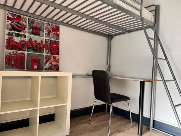 SPECIAL INVESTISSEURS studio avec stationnement - Quartier Clémenceau / Butte