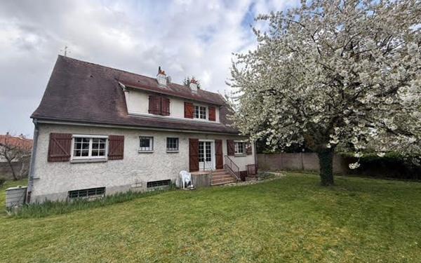 Maison à vendre    7 pièces • 160 m2 Saint-Denis-en-Val