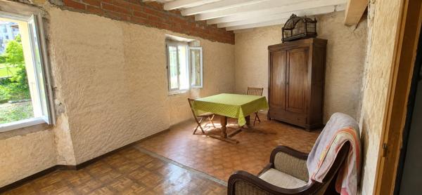 SAINT-LAURENT-DE-CERDANS – Maison de caractère avec terrain au bord de la rivière