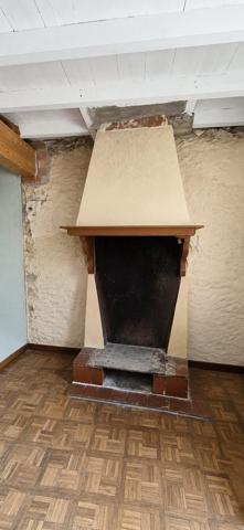 SAINT-LAURENT-DE-CERDANS – Maison de caractère avec terrain au bord de la rivière