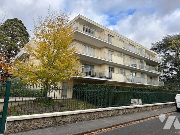 Appartement de 4 pièces de 95.58 m² (loi carrez) avec 1 cave, 2 garages en sous-sol et un emplacemen