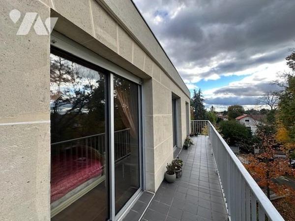 Appartement de 4 pièces de 95.58 m² (loi carrez) avec 1 cave, 2 garages en sous-sol et un emplacemen