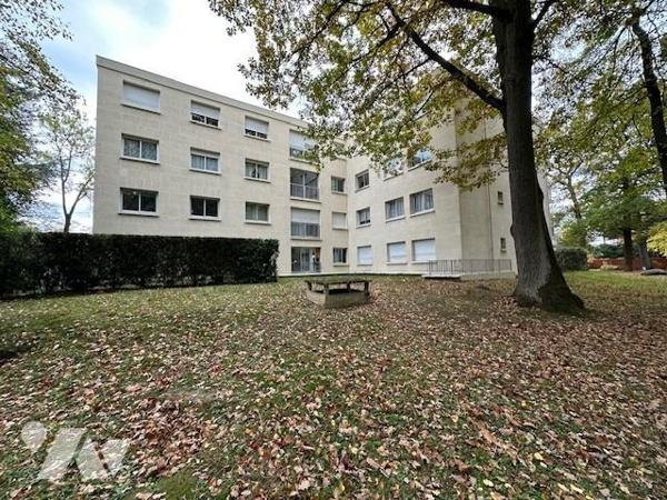 Appartement de 4 pièces de 95.58 m² (loi carrez) avec 1 cave, 2 garages en sous-sol et un emplacemen
