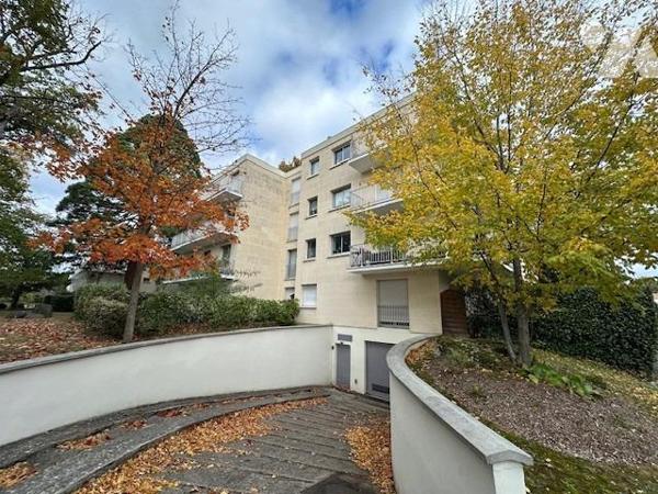 Appartement de 4 pièces de 95.58 m² (loi carrez) avec 1 cave, 2 garages en sous-sol et un emplacemen