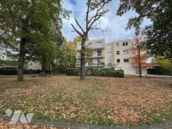 Appartement de 4 pièces de 95.58 m² (loi carrez) avec 1 cave, 2 garages en sous-sol et un emplacemen