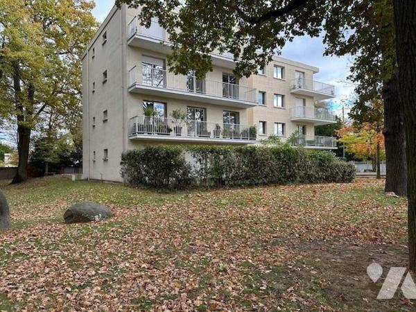 Appartement de 4 pièces de 95.58 m² (loi carrez) avec 1 cave, 2 garages en sous-sol et un emplacemen