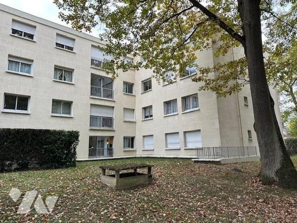 Appartement de 4 pièces de 95.58 m² (loi carrez) avec 1 cave, 2 garages en sous-sol et un emplacemen