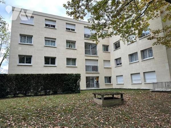 Appartement de 4 pièces de 95.58 m² (loi carrez) avec 1 cave, 2 garages en sous-sol et un emplacemen
