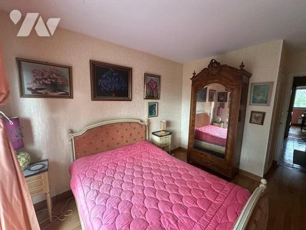 Appartement de 4 pièces de 95.58 m² (loi carrez) avec 1 cave, 2 garages en sous-sol et un emplacemen