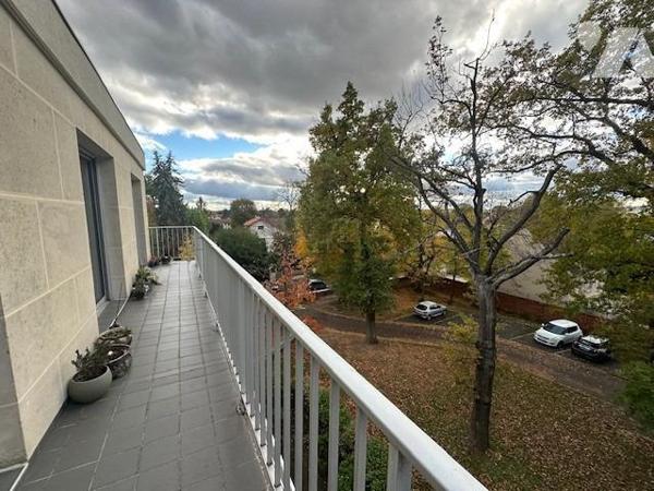 Appartement de 4 pièces de 95.58 m² (loi carrez) avec 1 cave, 2 garages en sous-sol et un emplacemen