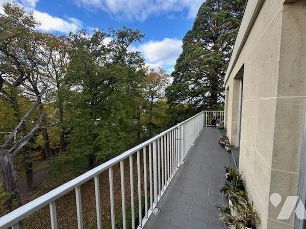 Appartement de 4 pièces de 95.58 m² (loi carrez) avec 1 cave, 2 garages en sous-sol et un emplacemen