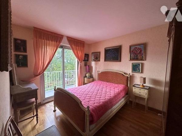 Appartement de 4 pièces de 95.58 m² (loi carrez) avec 1 cave, 2 garages en sous-sol et un emplacemen