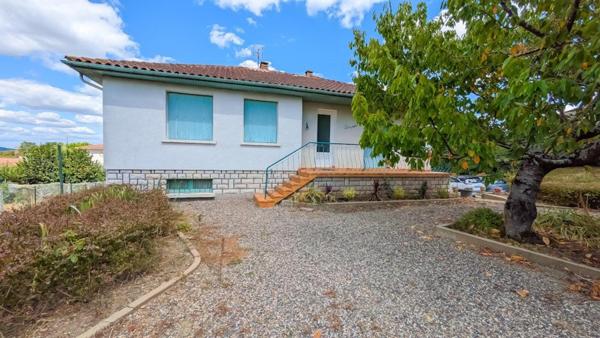 SECTEUR CALME, GRAND GARAGE ET BEAU JARDIN