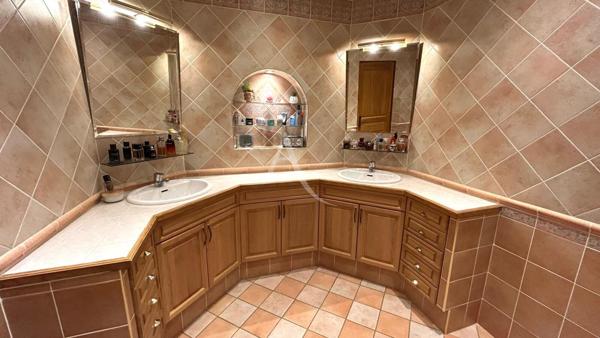 Belle maison familiale avec double séjour Cannes Écluse