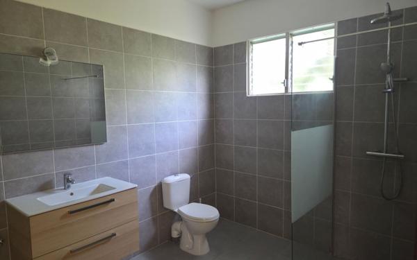 Maison à vendre    4 pièces •  Le Gosier