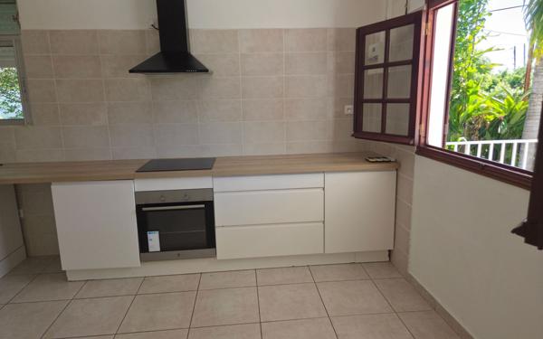 Maison à vendre    4 pièces •  Le Gosier