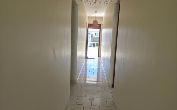 Maison à vendre    4 pièces •  Le Gosier